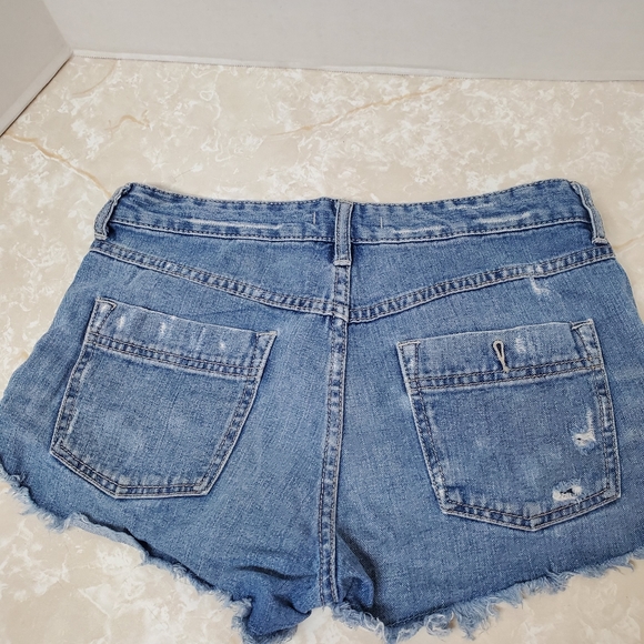 Free People Distressed Blue Jean Denim Shorts Sz 26 - Picture 7 of 9